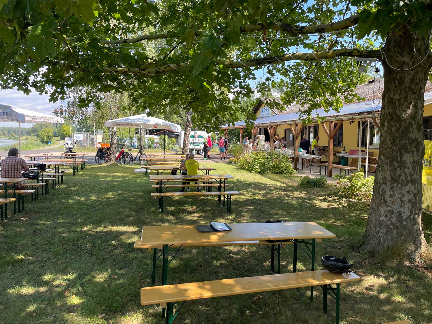 ruderheuriger-tische